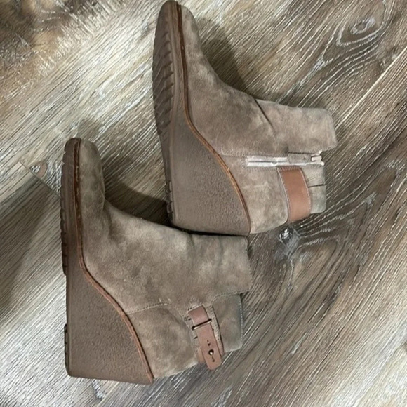 Cole Haan Martina Suede Tan Ankle Booties, size 6.5 - Picture 9 of 13